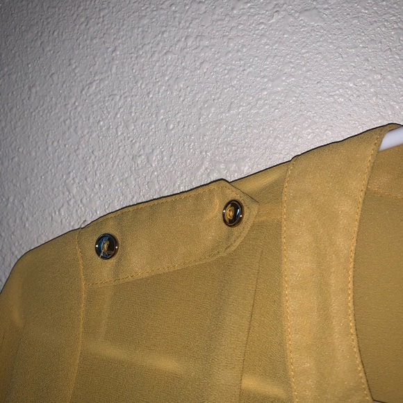 Yellow button up. Size XL. - Picture 4 of 5